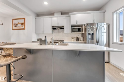 1217 Watt Drive, Edmonton, AB - Indoor Photo Showing Kitchen With Upgraded Kitchen