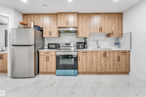 1217 Watt Drive, Edmonton, AB - Indoor Photo Showing Kitchen