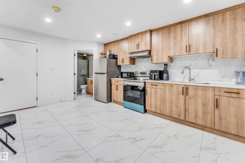 1217 Watt Drive, Edmonton, AB - Indoor Photo Showing Kitchen