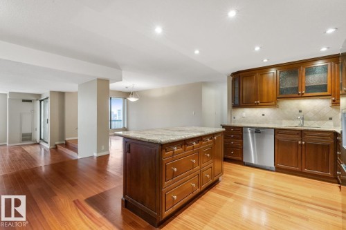 1503-11503 100 Avenue, Edmonton, AB - Indoor Photo Showing Kitchen