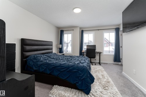 2120 Muckleplum Crescent, Edmonton, AB - Indoor Photo Showing Bedroom