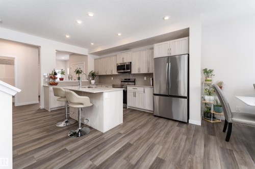2120 Muckleplum Crescent, Edmonton, AB - Indoor Photo Showing Kitchen