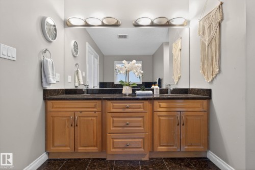 13608 160 Avenue, Edmonton, AB - Indoor Photo Showing Bathroom