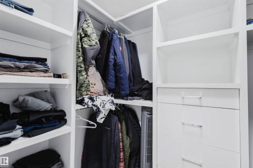 1747 27 Street Nw, Edmonton, AB - Indoor With Storage