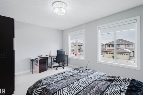 1747 27 Street Nw, Edmonton, AB - Indoor Photo Showing Bedroom