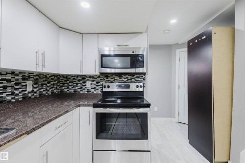 1747 27 Street Nw, Edmonton, AB - Indoor Photo Showing Kitchen With Upgraded Kitchen