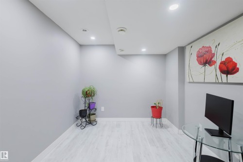 1747 27 Street Nw, Edmonton, AB - Indoor Photo Showing Other Room