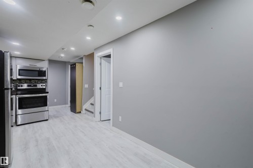 1747 27 Street Nw, Edmonton, AB - Indoor