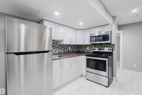1747 27 Street Nw, Edmonton, AB - Indoor Photo Showing Kitchen With Upgraded Kitchen
