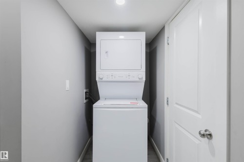 1747 27 Street Nw, Edmonton, AB - Indoor Photo Showing Laundry Room