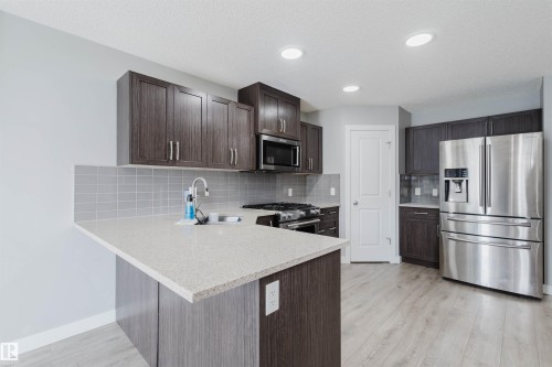 1747 27 Street Nw, Edmonton, AB - Indoor Photo Showing Kitchen