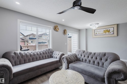 1747 27 Street Nw, Edmonton, AB - Indoor Photo Showing Living Room