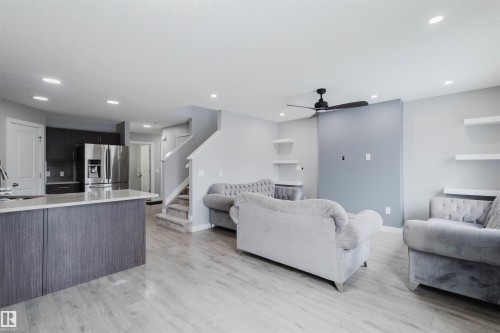 1747 27 Street Nw, Edmonton, AB - Indoor