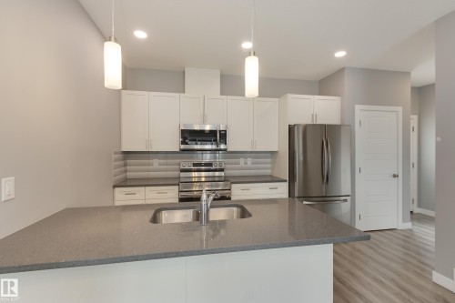 2 12014 92 Street, Edmonton, AB - Indoor Photo Showing Kitchen