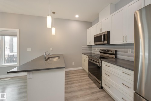 2 12014 92 Street, Edmonton, AB - Indoor Photo Showing Kitchen
