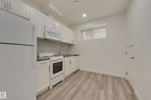 2 12014 92 Street, Edmonton, AB - Indoor Photo Showing Kitchen