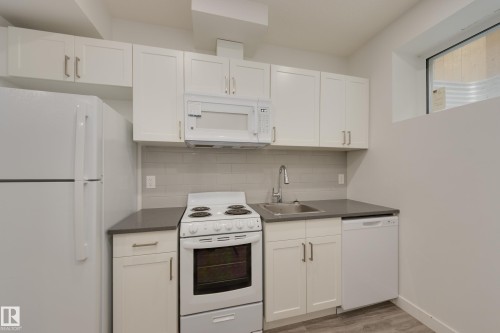 2 12014 92 Street, Edmonton, AB - Indoor Photo Showing Kitchen