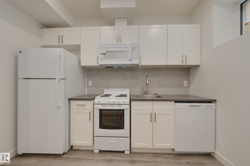 2 12014 92 Street, Edmonton, AB - Indoor Photo Showing Kitchen