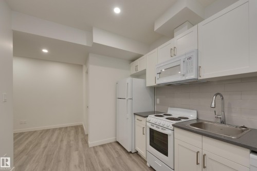 2 12014 92 Street, Edmonton, AB - Indoor Photo Showing Kitchen