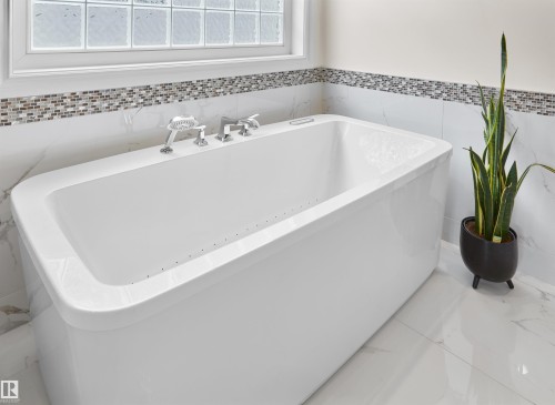 3407 Watson Place, Edmonton, AB - Indoor Photo Showing Bathroom