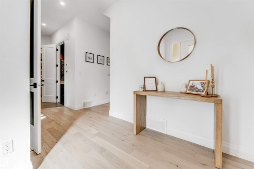 6464 Elston Loop, Edmonton, AB - Indoor Photo Showing Other Room