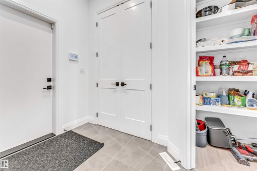 6464 Elston Loop, Edmonton, AB - Indoor Photo Showing Other Room