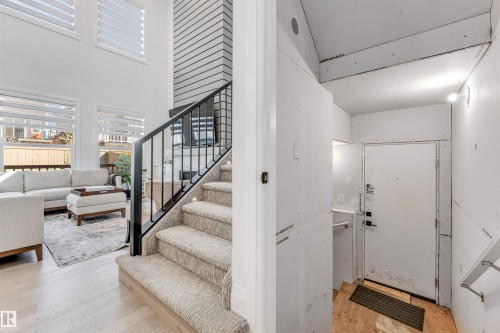 6464 Elston Loop, Edmonton, AB - Indoor