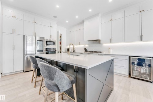 6464 Elston Loop, Edmonton, AB - Indoor Photo Showing Kitchen With Upgraded Kitchen