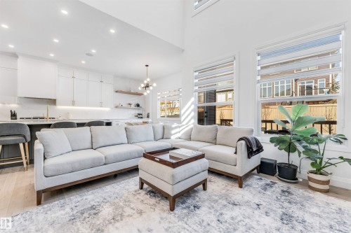 6464 Elston Loop, Edmonton, AB - Indoor Photo Showing Living Room