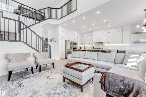 6464 Elston Loop, Edmonton, AB - Indoor Photo Showing Living Room