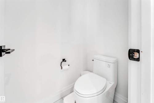 6464 Elston Loop, Edmonton, AB - Indoor Photo Showing Bathroom