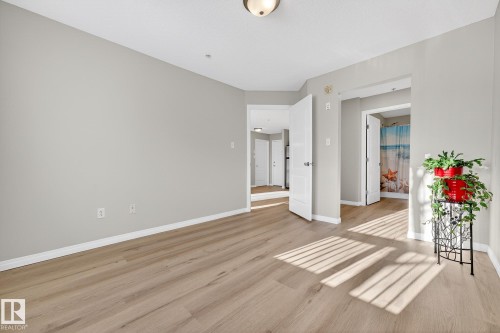 7126 7327 South Terwillegar Drive, Edmonton, AB - Indoor Photo Showing Other Room