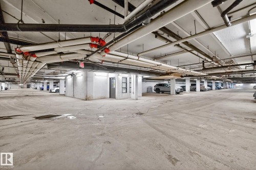 7126 7327 South Terwillegar Drive, Edmonton, AB - Indoor Photo Showing Garage