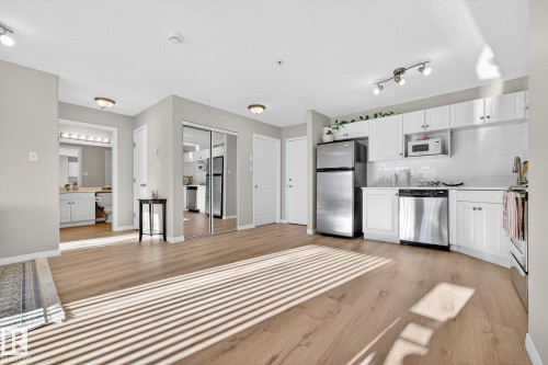 7126 7327 South Terwillegar Drive, Edmonton, AB - Indoor Photo Showing Kitchen