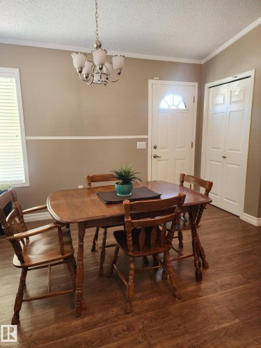 This room features a window with blinds, carpeted flooring, and a ceiling-mounted light fixture - 46 Willow Park Estates, Leduc, AB - Indoor