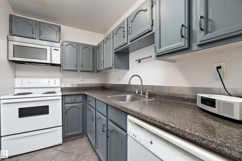 901 10145 109 Street, Edmonton, AB - Indoor Photo Showing Kitchen