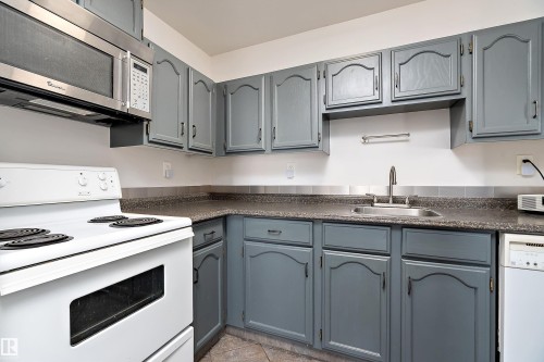 901 10145 109 Street, Edmonton, AB - Indoor Photo Showing Kitchen