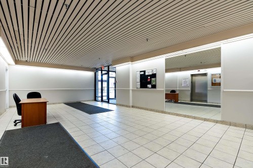 901 10145 109 Street, Edmonton, AB - Indoor Photo Showing Other Room