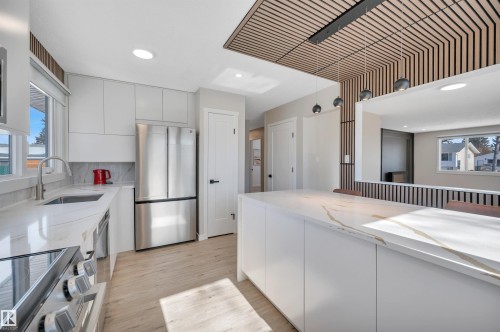 5 Larose Drive, St. Albert, AB - Indoor Photo Showing Kitchen