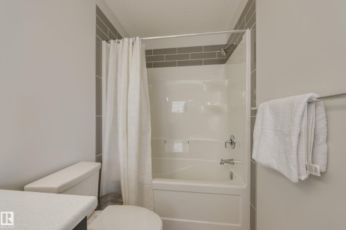 1717 Dumont Crescent, Edmonton, AB - Indoor Photo Showing Bathroom