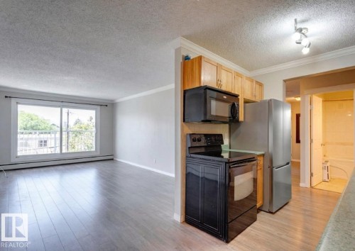 402 10330 113 Street, Edmonton, AB - Indoor Photo Showing Kitchen