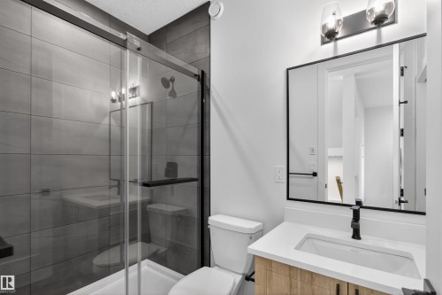 16512 34 Avenue, Edmonton, AB - Indoor Photo Showing Bathroom