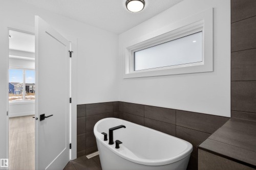 16512 34 Avenue, Edmonton, AB - Indoor Photo Showing Bathroom