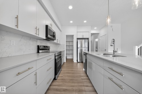 8515 181 Avenue, Edmonton, AB - Indoor Photo Showing Kitchen With Double Sink With Upgraded Kitchen