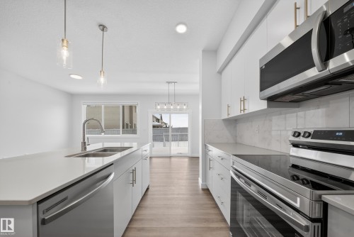 8515 181 Avenue, Edmonton, AB - Indoor Photo Showing Kitchen With Double Sink With Upgraded Kitchen