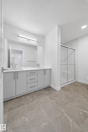 8515 181 Avenue, Edmonton, AB - Indoor Photo Showing Bathroom