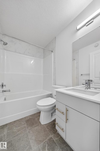 8515 181 Avenue, Edmonton, AB - Indoor Photo Showing Bathroom