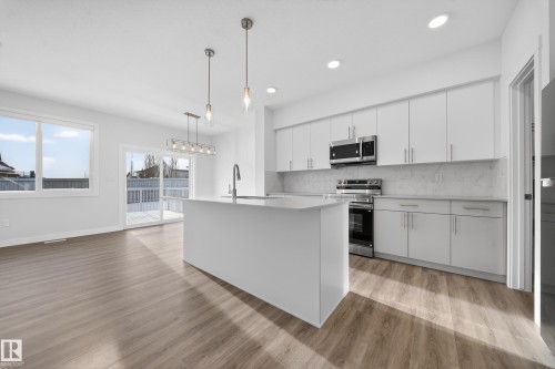 8515 181 Avenue, Edmonton, AB - Indoor Photo Showing Kitchen With Upgraded Kitchen