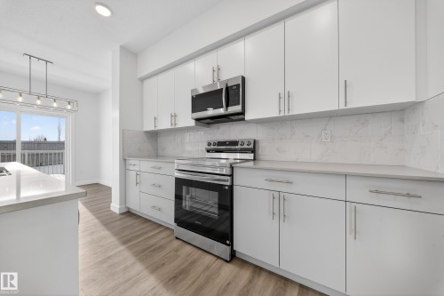 8515 181 Avenue, Edmonton, AB - Indoor Photo Showing Kitchen
