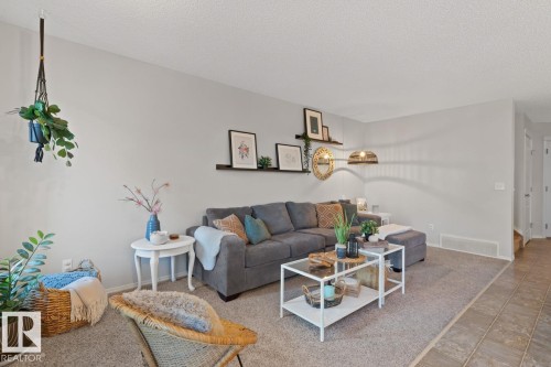 3124 16 Avenue, Edmonton, AB - Indoor Photo Showing Living Room